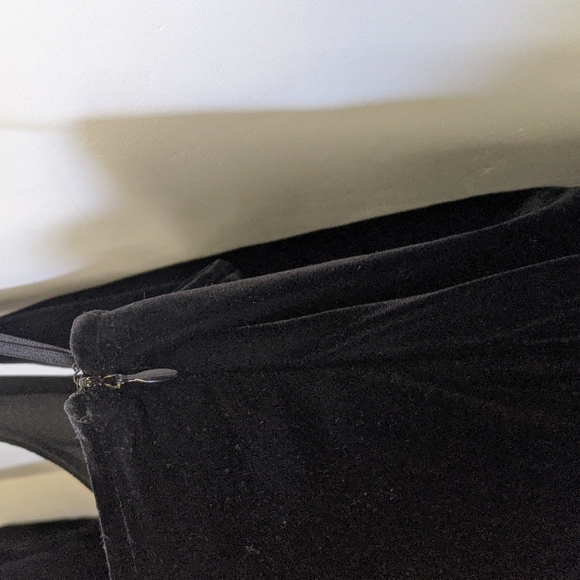 JS Boutique Black One Shoulder Velour Gown 14 - Picture 5 of 6